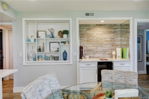 Dining/Bar area