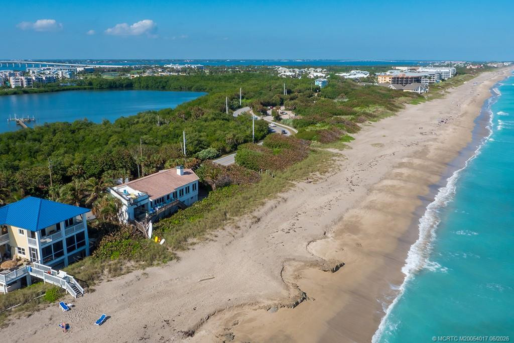 8 bedroom Single Family Residence at 23 NE Macarthur Boulevard, Yacht Club Beach, Stuart — photo 5