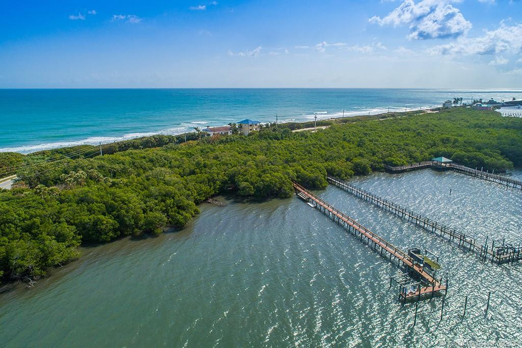 23 NE Macarthur Boulevard, Stuart FL - photo 12 of 96