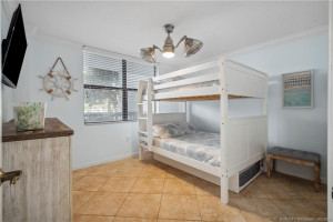 guest bedroom, sleep up to 6