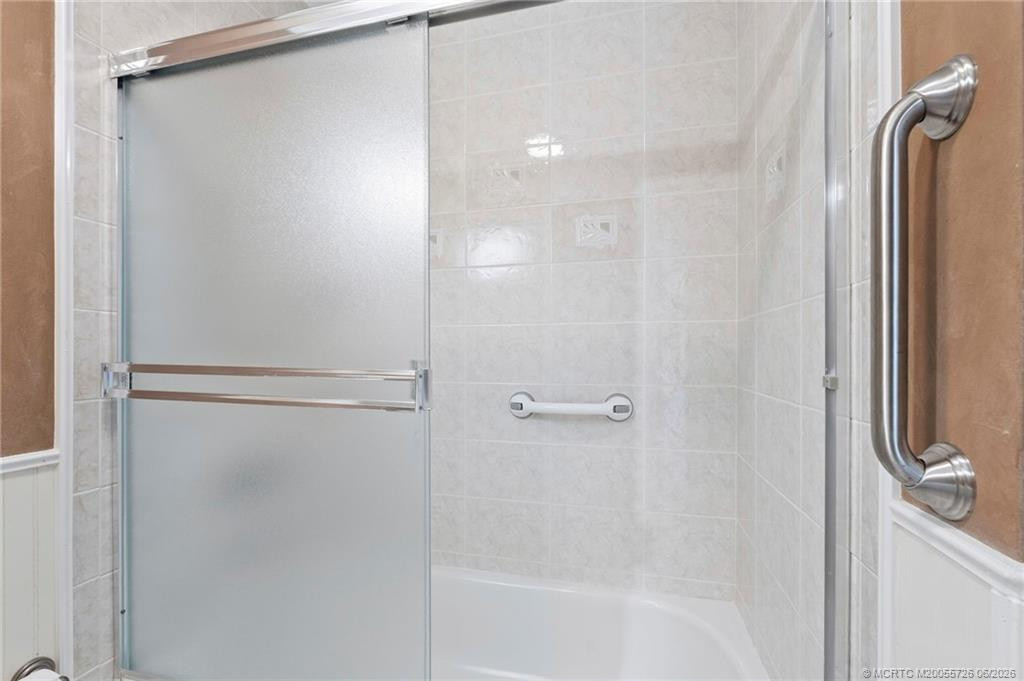 2nd Bathroom with Bathtub