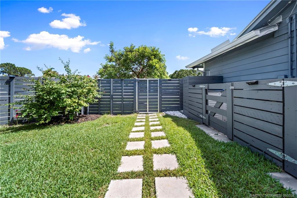 Side Yard, Fully Fenced