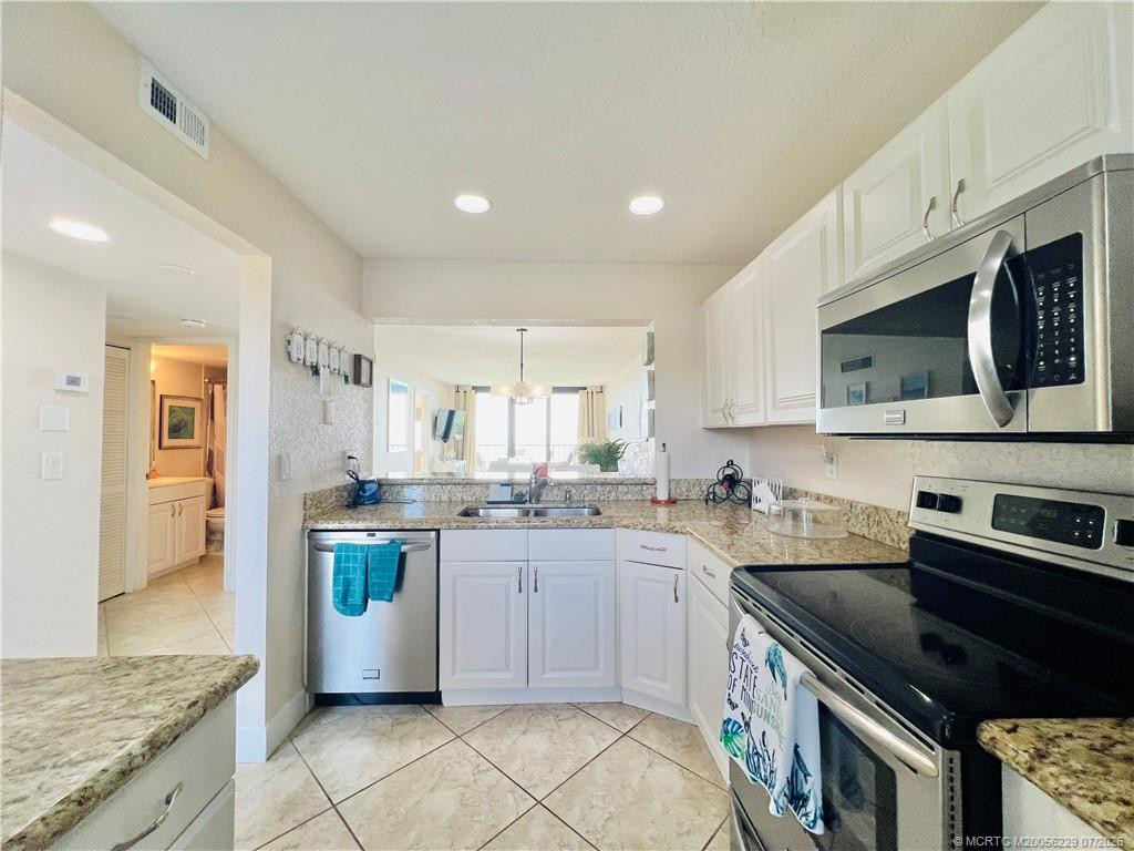 Photo 8 at 4250 N Highway A1A 302, Fort Pierce