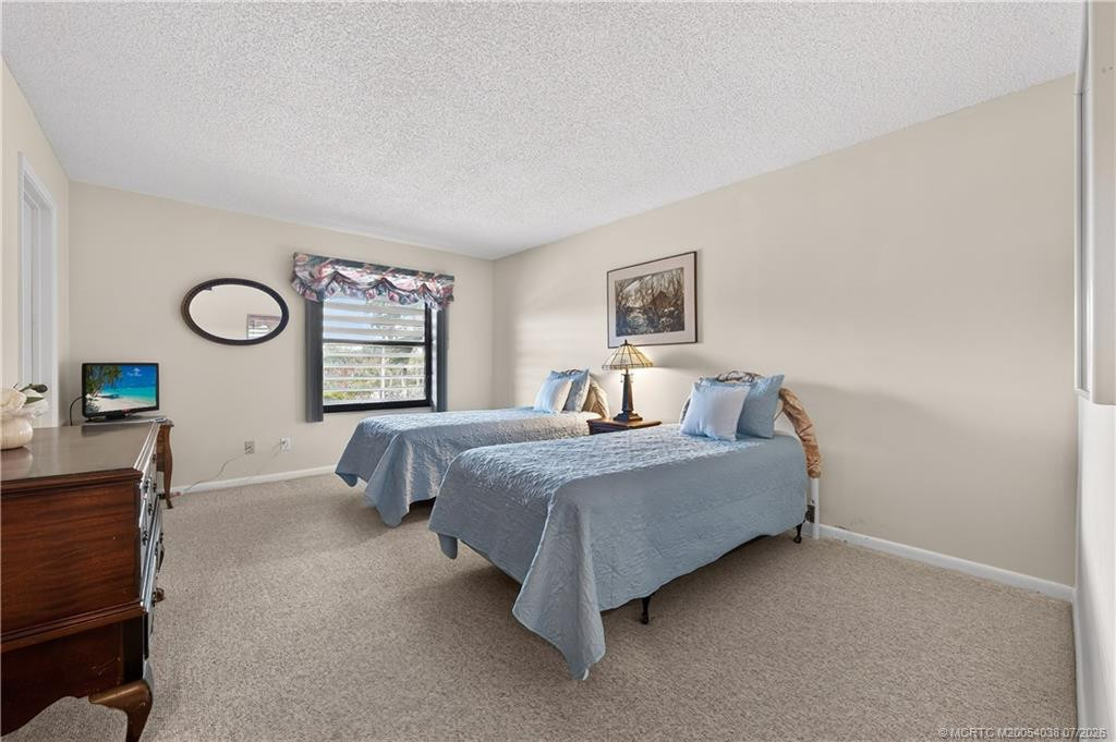 Guest Bedroom w/walk in closet