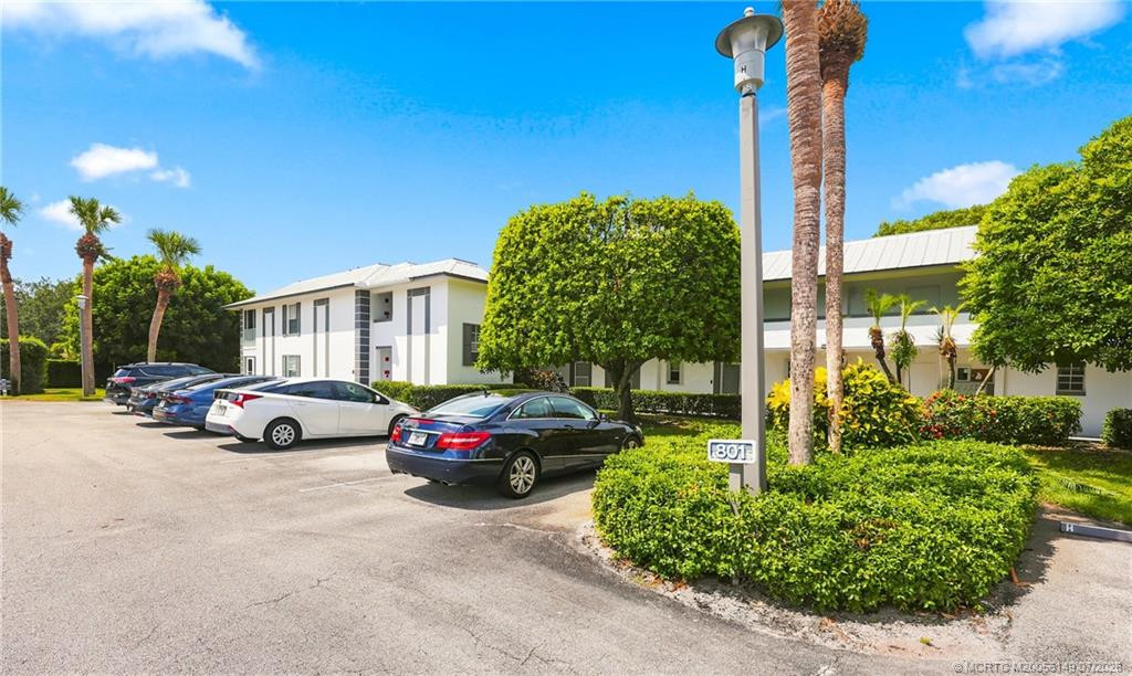 2 bedroom Condominium at 801 SE Central Parkway #801-1, Towne Park North Condo, Stuart — photo 2