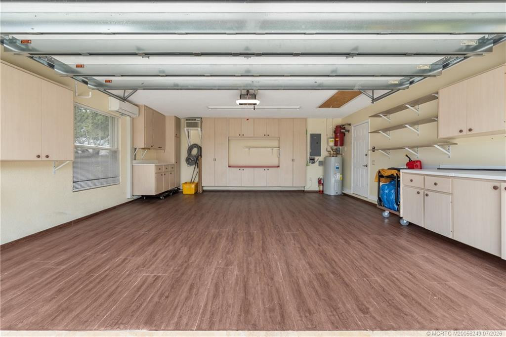 Fully air conditioned garage with laminate flooring