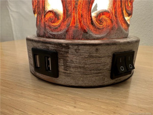 USB port on base of lamp