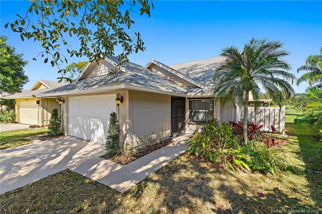 2 bedroom Single Family Residence at 12921 SE Crooked Stick Lane, Eaglewood & Rep 02 Port, Hobe Sound — photo 2