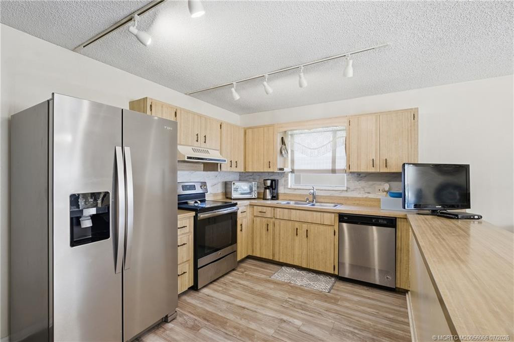 2509 NE 18th Lane, Jensen Beach FL - photo 8 of 26