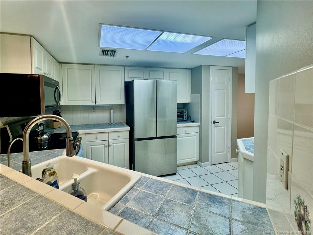 Photo 8 at 3880 N Highway A1A 403, Fort Pierce