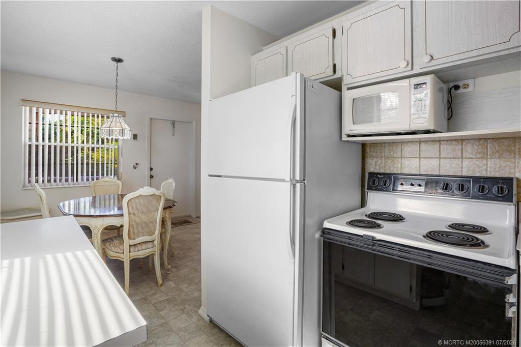2600 SE Ocean Boulevard #Dd-12, Stuart FL - photo 9 of 21