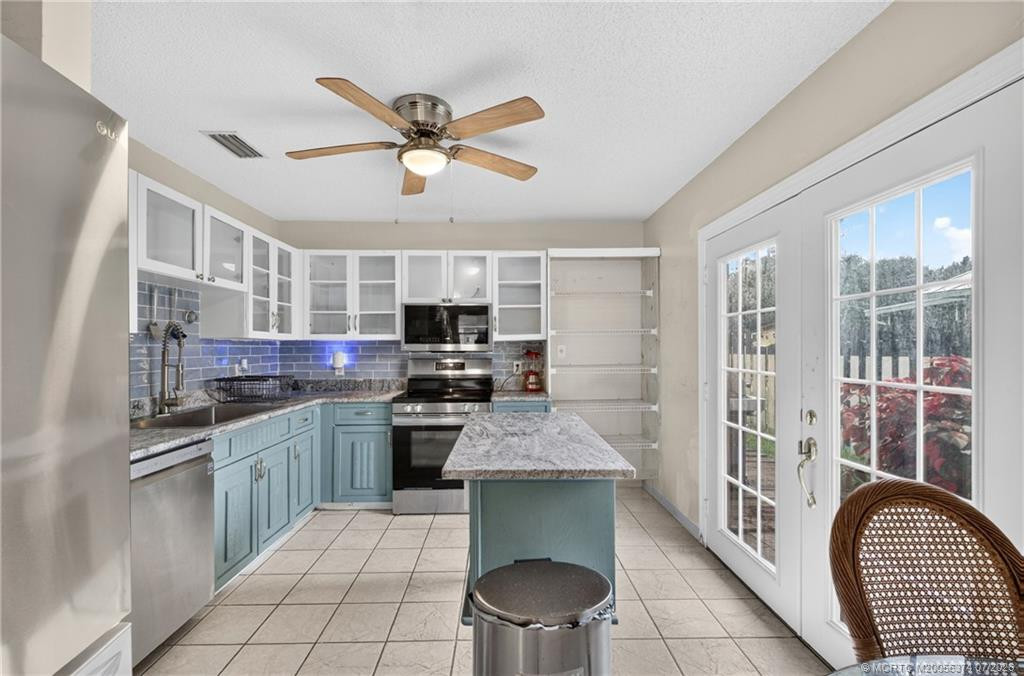 Photo 4 at 1625 22nd Avenue, Vero Beach