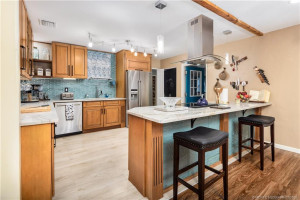 Counter seating. Chef inspired work spaces