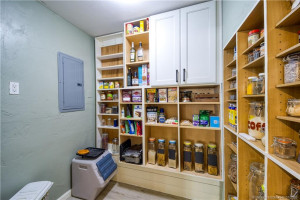 Walk in pantry