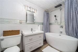 Hall Bath w/soaking tub or rain shower