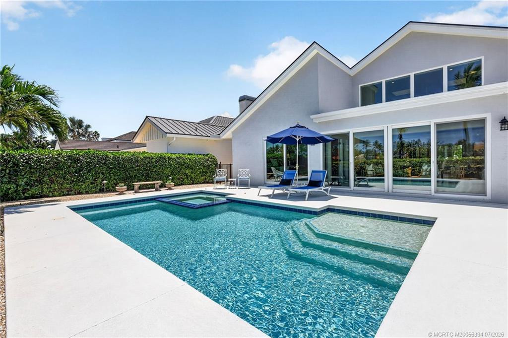 Saltwater pool with sun shelf and bubbler