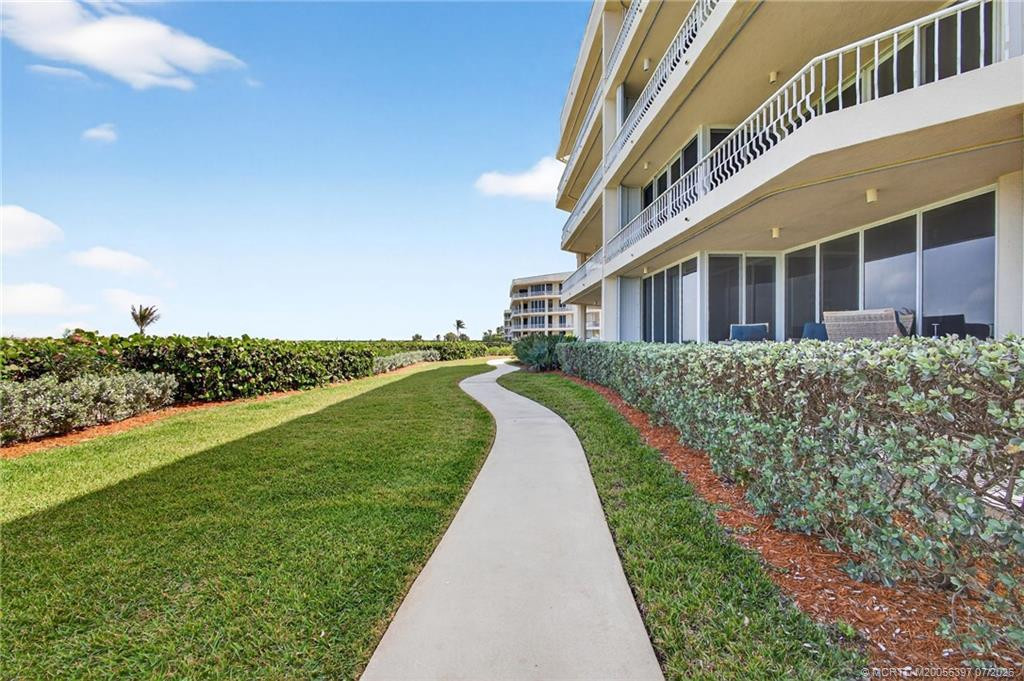 A path toward the beach