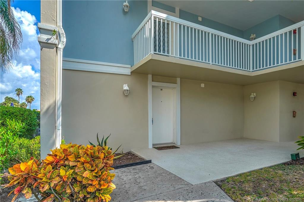 Photo 8 at 40 NE Plantation Road 101, Stuart