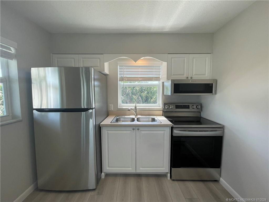 Photo 4 at 661 Hernando Street 10, Fort Pierce