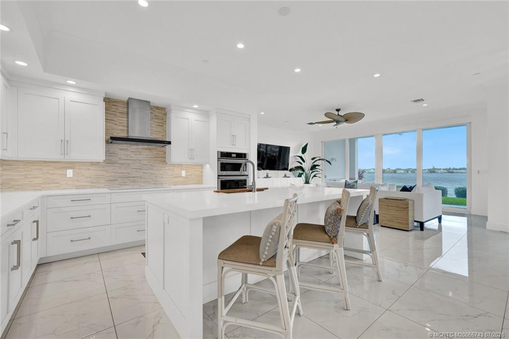 Kitchen entertaining area