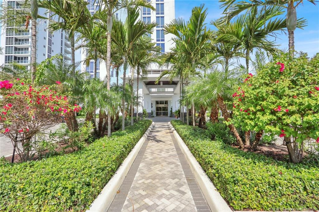 Front Entry to lobby