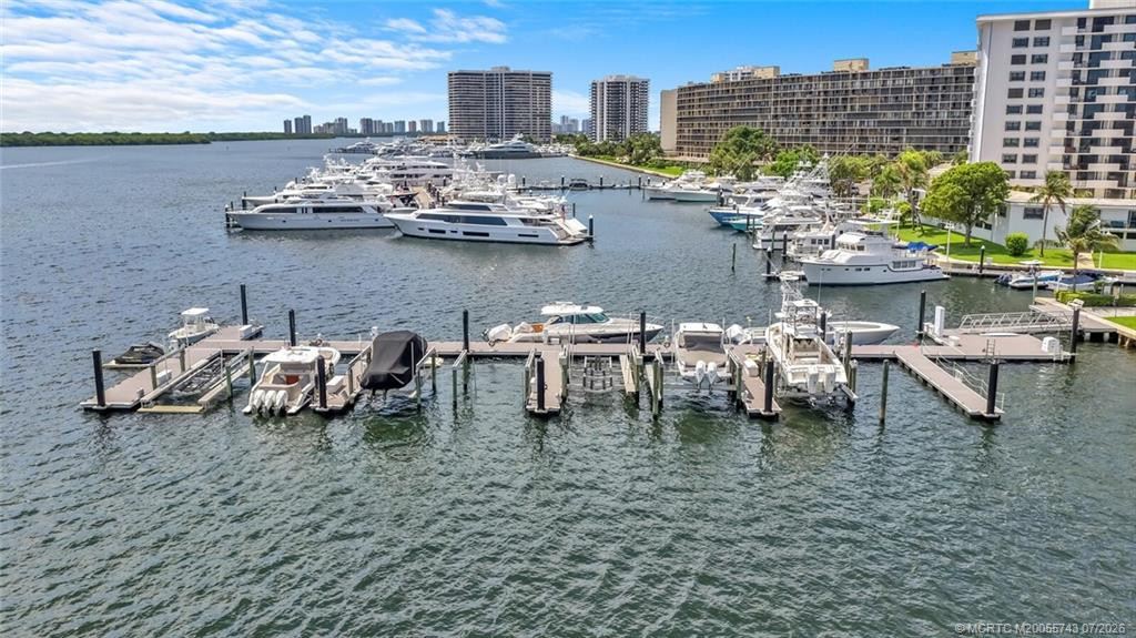 Community dock with fuel station. Suitable for Day parking