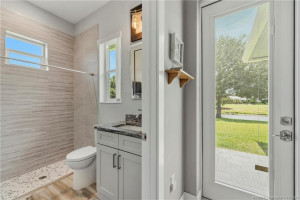 Bath/outdoor access.