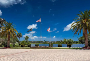 Lake Forest Lakeside Walking Path