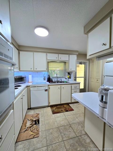 Photo 6 at 6322 Cypress Lane, Lantana