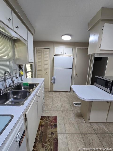 Photo 8 at 6322 Cypress Lane, Lantana