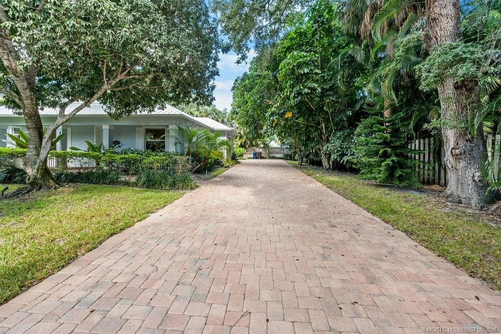 LARGE, Oversized paver driveway...rooms for lots of cars, family & guests!