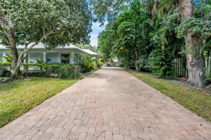 LARGE, Oversized paver driveway...rooms for lots of cars, family & guests!