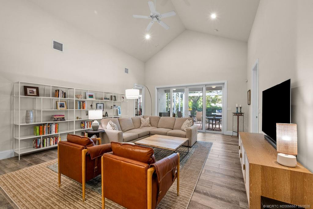 Wonderful voluminous ceilings
