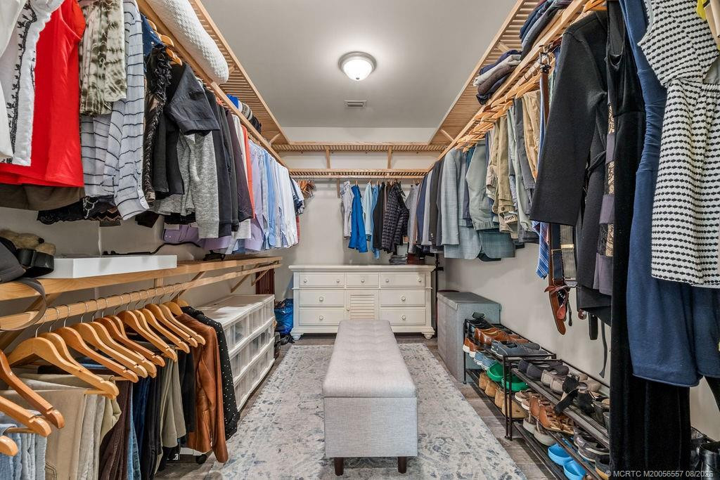 HUGE WALK IN CLOSET!!!