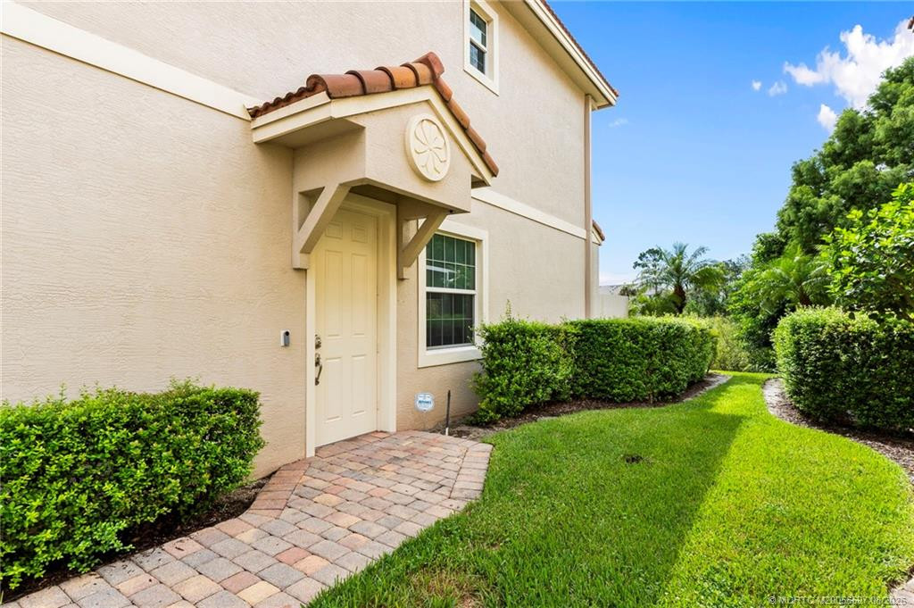 650 SW Glen Crest Way, Stuart FL - photo 7 of 32