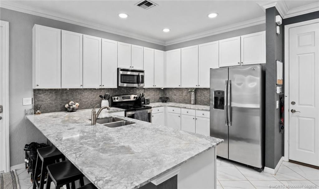 650 SW Glen Crest Way, Stuart FL - photo 9 of 32