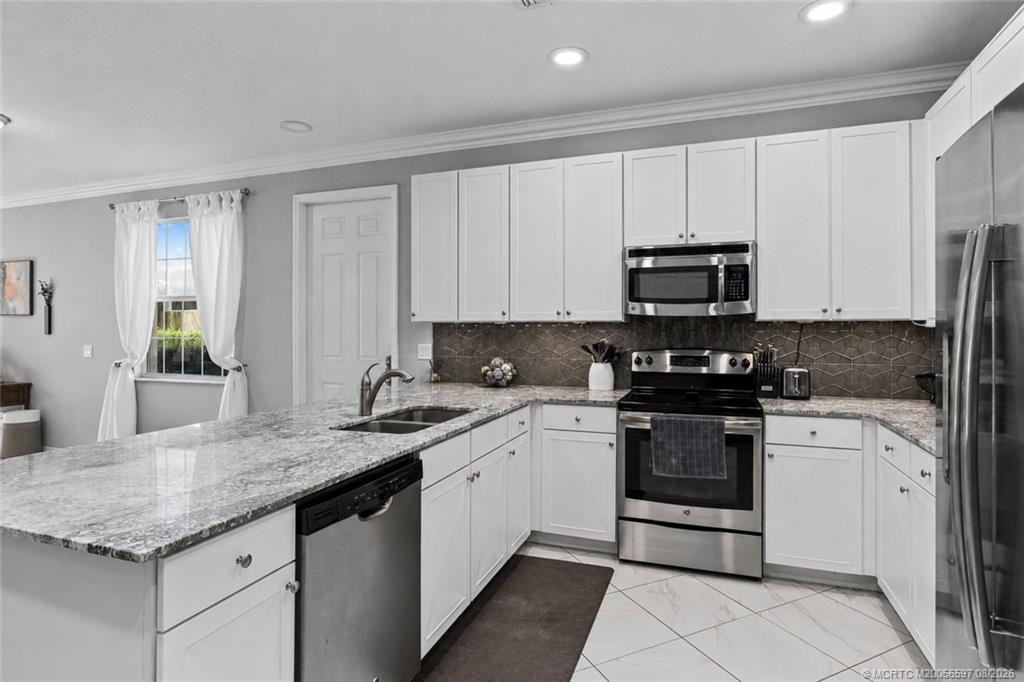 650 SW Glen Crest Way, Stuart FL - photo 10 of 32