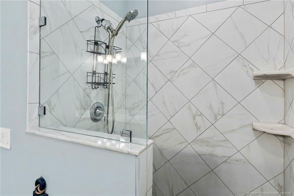 650 SW Glen Crest Way, Stuart FL - photo 18 of 32