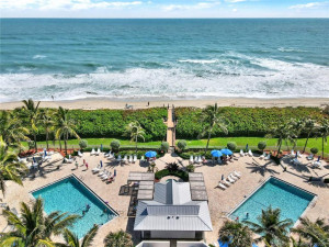 2 oceanfront heated lap pools