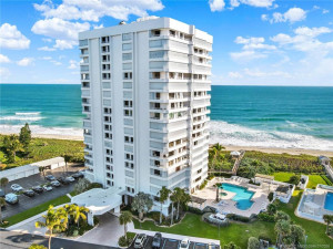 Directly On The Beach!
