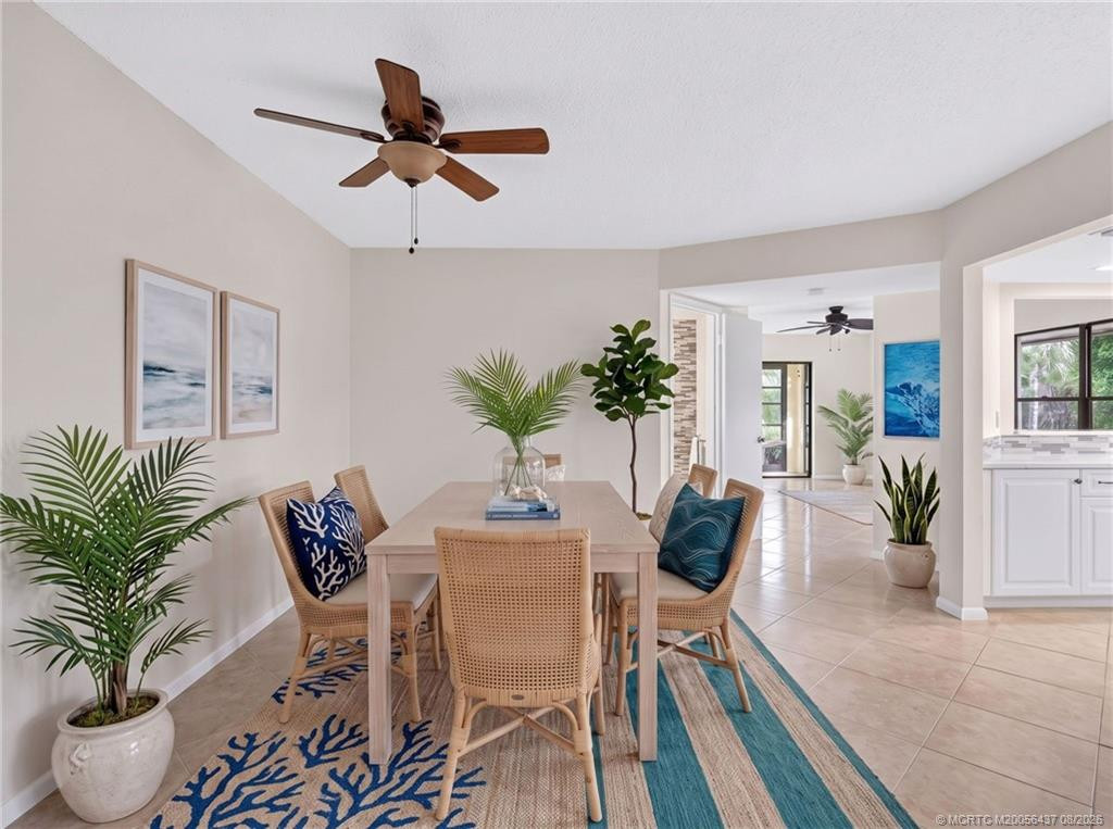 Virtually staged dining space