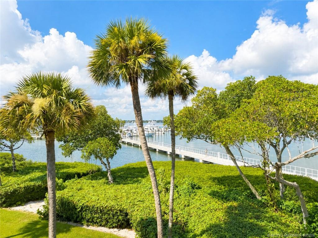 390 NE Edgewater Drive 302, Stuart – Condominium for rent