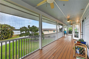 Spacious screened porch for coffee or cocktails