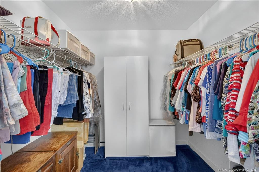 Walk-in closet