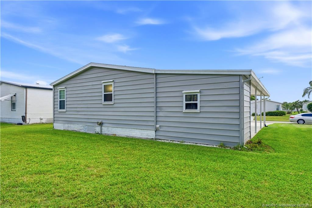 2 bedroom Manufactured Home at 2917 Fiddlewood Circle, Savanna Club 02, Fort Pierce — photo 3