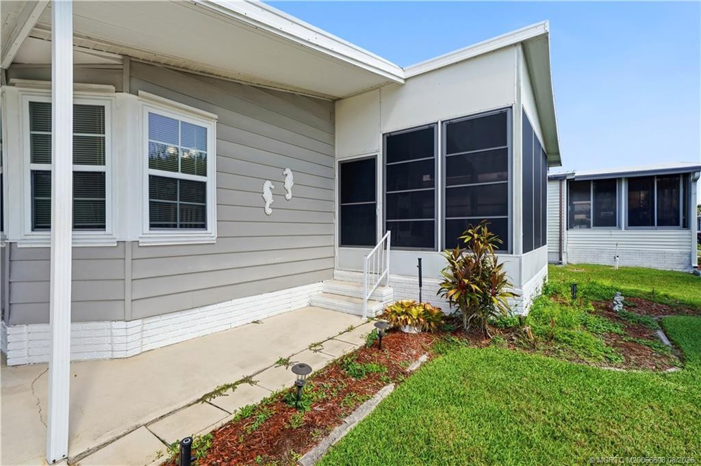 2 bedroom Manufactured Home at 2917 Fiddlewood Circle, Savanna Club 02, Fort Pierce — photo 4