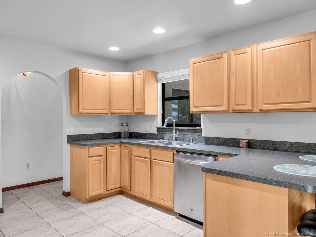 104 Sheridan Lane, Jensen Beach FL - photo 14 of 35