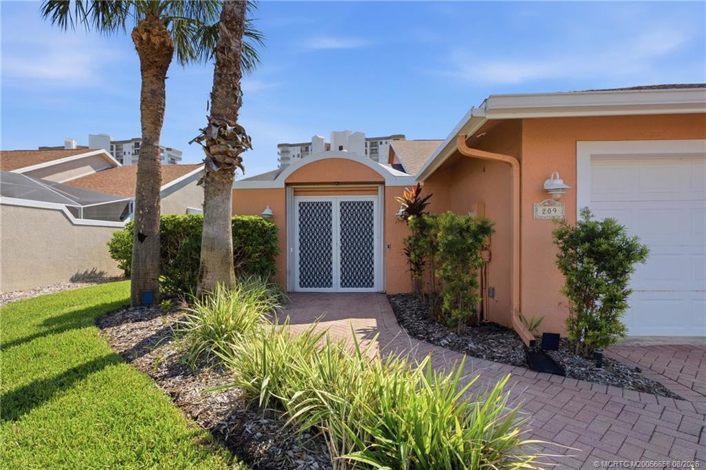 3-bedroom villa in The Sands on Hutchinson Island with 2-car garage