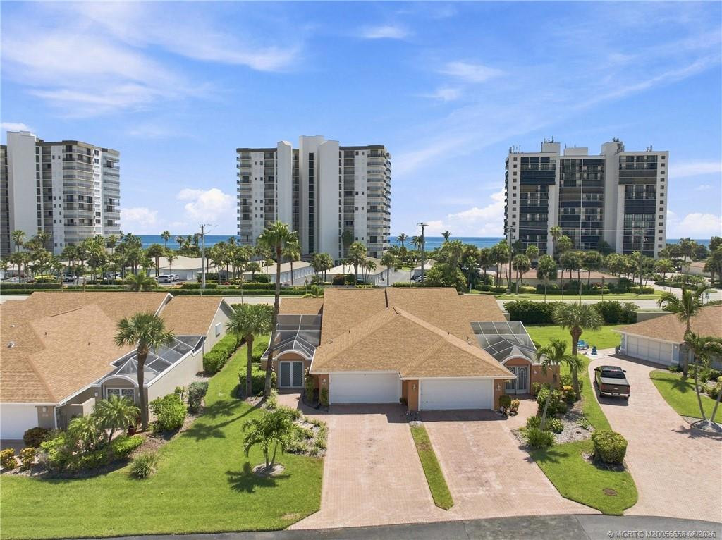 3-bedroom villa in The Sands on Hutchinson Island with 2-car garage