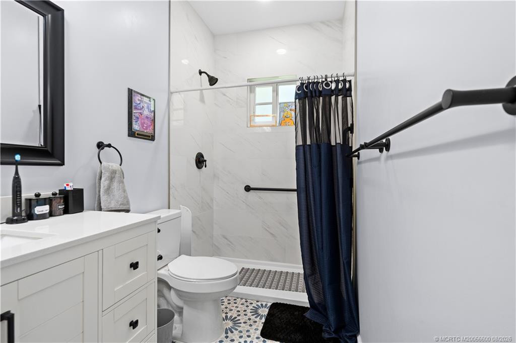 Master Bathroom (2)